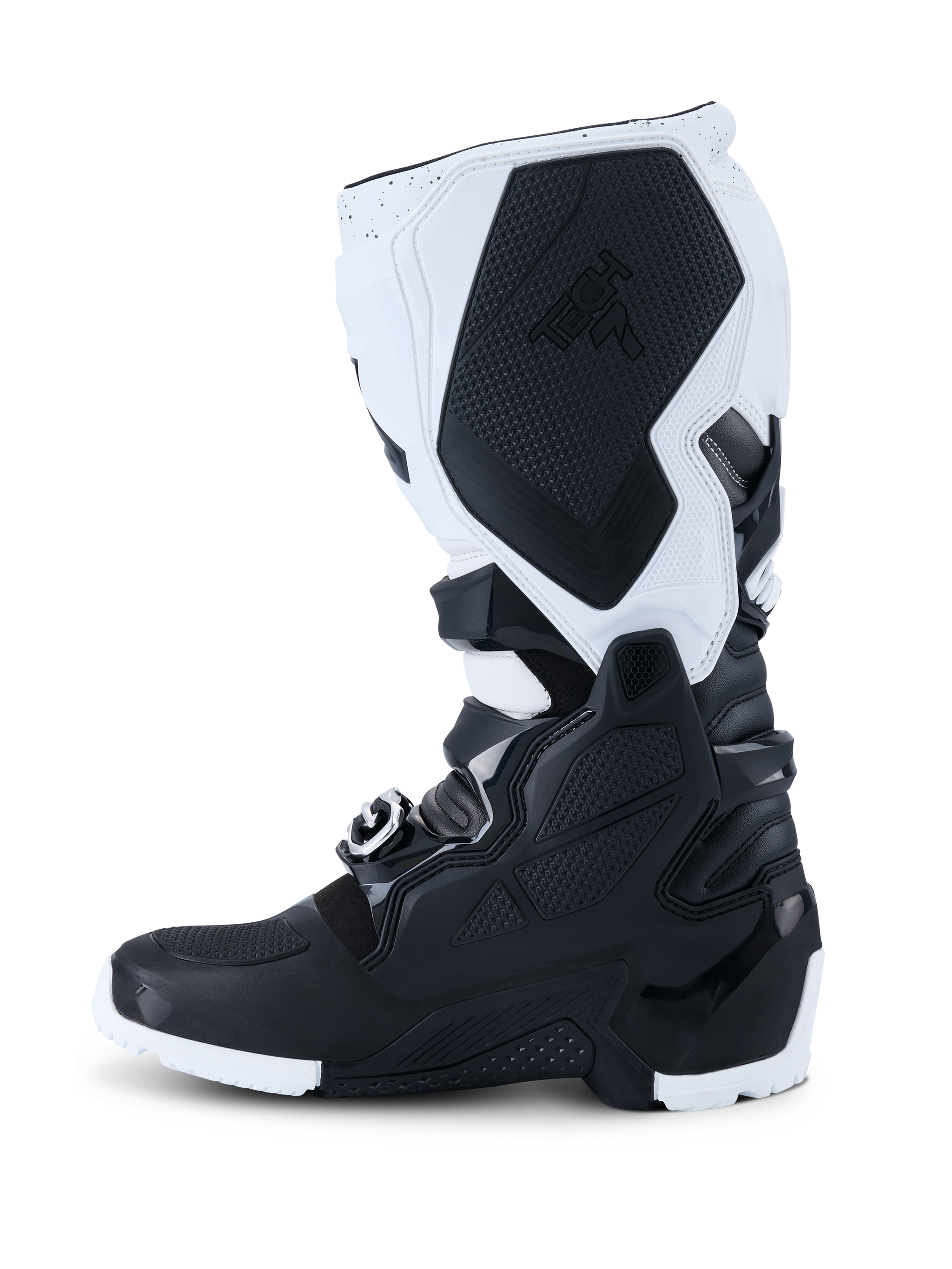 Alpinestars 2026 Tech 7 Enduro Stiefel, Motocross-Stiefel, Schwarz und Weiß, Seitenansicht mit strapazierfähigen TPU-Schutzpanelen, strukturierter medialer Grip-Bereich mit Tech 7-Branding und robustem Schnallenverschlusssystem für den Offroad-Einsatz.