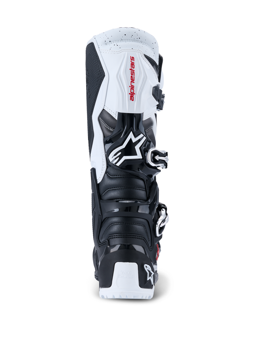 Bottes Alpinestars Tech 7 Enduro 2026, bottes de motocross et d'enduro, noir et blanc, vue arrière montrant les plaques de protection en TPU sur le talon et le mollet, logo Alpinestars rouge sur le panneau supérieur blanc et système de fermeture à boucles argentées, conçues pour le pilotage tout-terrain haute performance.