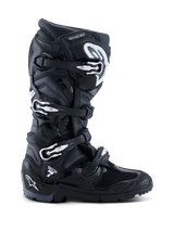 Alpinestars 2026 Tech 7 Enduro laarzen, zwart, antraciet en wit, gespecialiseerde off-road motorlaarzen met een sluitsysteem met vier gespen, duurzaam PU-versterkt microfiber bovenwerk en een robuuste profielzool voor enduro-terrein, strak ontwerp met prominente Tech 7-branding op de hiel.