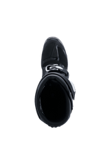 Alpinestars 2026 Tech 7 Enduro laarzen, off-road motorlaarzen, zwart, antraciet en wit, bovenaanzicht met inkijk in de laarsopening, toont de gewatteerde binnenvoering en het gespsluitingssysteem, duurzame beschermende constructie voor enduro ritten.