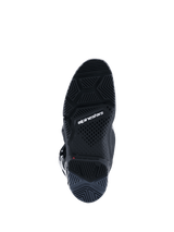Alpinestars 2026 Tech 7 Enduro laarzen, Black Anthracite White, onderaanzicht van de gespecialiseerde Enduro-spec dual compound zool, complex profielpatroon voor off-road tractie, witte Alpinestars-branding en slijtage-indicator