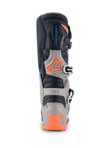 Alpinestars 2026 Tech 7 Enduro Stiefel, Rückansicht, Schwarz, Warmgrau und Leuchtorange, mit TPU-Schutz, Alpinestars-Branding und sicherem Schnallensystem für Geländefahrten