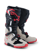 Alpinestars 2026 Tech 7 Enduro Stiefel, Motocross- und Enduro-Stiefel, Schwarz, Hellgrau und Hellrot, mit einem Vier-Schnallen-Verschlusssystem, TPU-Schienbeinschutz mit rotem Stern-Logo und einer robusten roten Sohle für Offroad-Performance