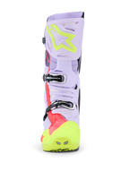 Alpinestars Tech 10 Supervented laarzen, motocrosslaarzen, Paars, Fluo Geel en Diva Pink, vooraanzicht met focus op het gespsysteem en de geventileerde scheenplaat, professionele off-road laarzen met geperforeerd microfiber bovenwerk