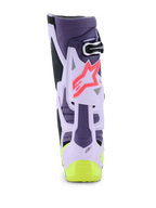 Alpinestars Tech 10 Supervented laarzen, achteraanzicht, kleurstelling in paars, fluor geel en Diva Pink, voorzien van geventileerde TPU-structuur, roze sterlogo en felgeel hielaccent, professionele motorcrosslaarzen