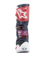 Alpinestars Tech 10 Supervented laarzen, motorcross laarzen, Night Navy White Rainbow, vooraanzicht met een rode scheenplaat met wit logo, witte geventileerde teenkap en donkerblauwe geperforeerde microvezelconstructie voor maximale ventilatie.