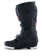 Alpinestars 2026 Tech 7 Enduro Drystar®-laarzen, enduro-motorcrosslaarzen, zwart met fluorode en witte accenten, zijaanzicht met de nadruk op het TPU-honingraat grippaneel aan de binnenzijde en de witte zool, duurzame waterdichte constructie voor off-road prestaties