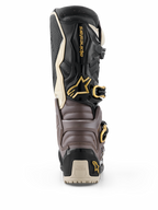 Alpinestars 2026 Tech 7 Enduro Drystar® Stiefel, Schwarz, Dunkelgrau und Gold, Rückansicht mit schützender TPU-Schale, goldenen Schnallen und Alpinestars-Logo, leistungsstarkes Enduro-Schuhwerk
