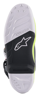 Alpinestars Tech 7 laarzen, motorcrosslaarzen, gedetailleerd zicht op de zool met een wit en zwart samengesteld ontwerp, vervangbare voetsteuninzet, gestructureerde grip met het Alpinestars sterlogo en fluorescerende gele accenten