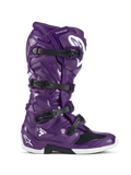 Alpinestars Tech 7 laarzen, motorcross- en off-roadlaarzen, glanzend paars met zwarte gespen en witte accenten, zijaanzicht, sluitsysteem met vier gespen, wit Star-logo op de hiel en het scheenbeen, duurzame TPU-constructie voor off-road prestaties