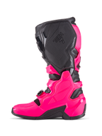 Bottes de motocross Alpinestars Tech 7, Rose Diva et noir, profil latéral présentant une coque de protection en TPU, des panneaux de grip médiaux texturés avec marquage Tech 7 et une semelle noire robuste, chaussures de course tout-terrain haute performance