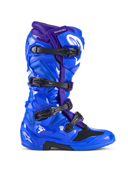 Alpinestars Tech 7 Boots, bottes de motocross, bleues et violettes, dotées de quatre boucles noires, coque de protection en TPU brillant avec logo Alpinestars blanc, chaussures de course tout-terrain durables