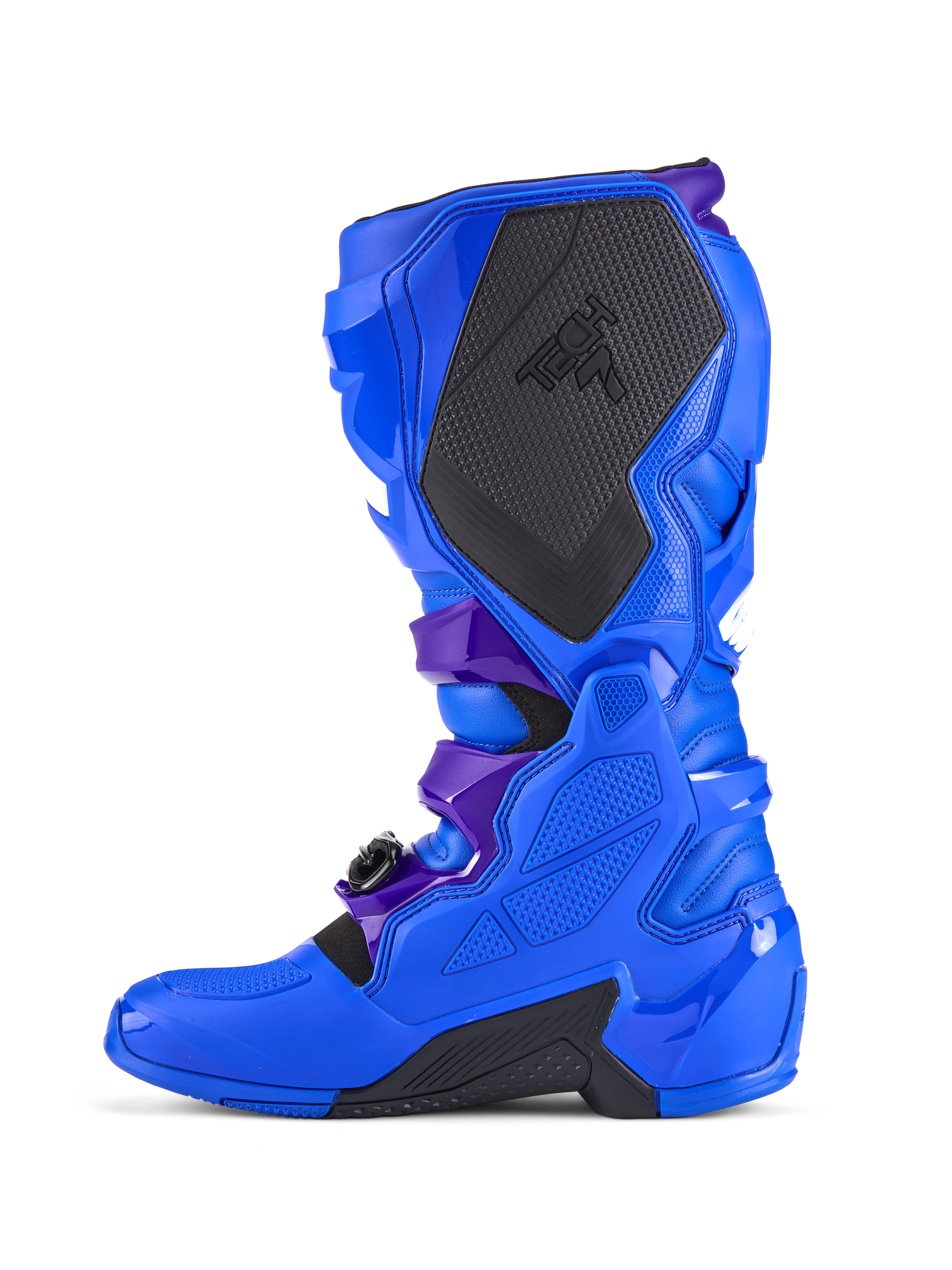 Alpinestars Tech 7 motorcrosslaarzen, blauw, zijprofiel, voorzien van versterkte TPU-bescherming, groot zwart getextureerd mediaal grippaneel met TECH 7-branding, donkerpaarse riemaccenten en duurzame zwarte zoolsecties
