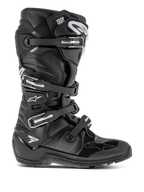 Bottes Alpinestars Tech 7 Enduro, bottes de motocross noires, dotées de quatre boucles réglables et d'un châssis en TPU renforcé, semelle à crampons robuste pour une adhérence tout-terrain, logo étoile blanc et marquage Tech 7, équipement haute performance durable pour l'enduro et le motocross