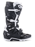 Alpinestars Tech 7 Enduro Drystar laarzen, enduro- en off-road motorlaarzen, zwart en wit, sluitsysteem met vier gespen, waterdicht Drystar-membraan logo, robuuste zool voor off-road grip, duurzame TPU-beschermingspanelen met Alpinestars-logo's