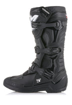 Alpinestars Tech 3 Stiefel, schwarze Motocross-Stiefel, Seitenprofilansicht mit dreifachem Schnallen-Verschlusssystem, TPU-Schutzpaneelen und strapazierfähigem Mikrofaser-Obermaterial für Offroad-Performance