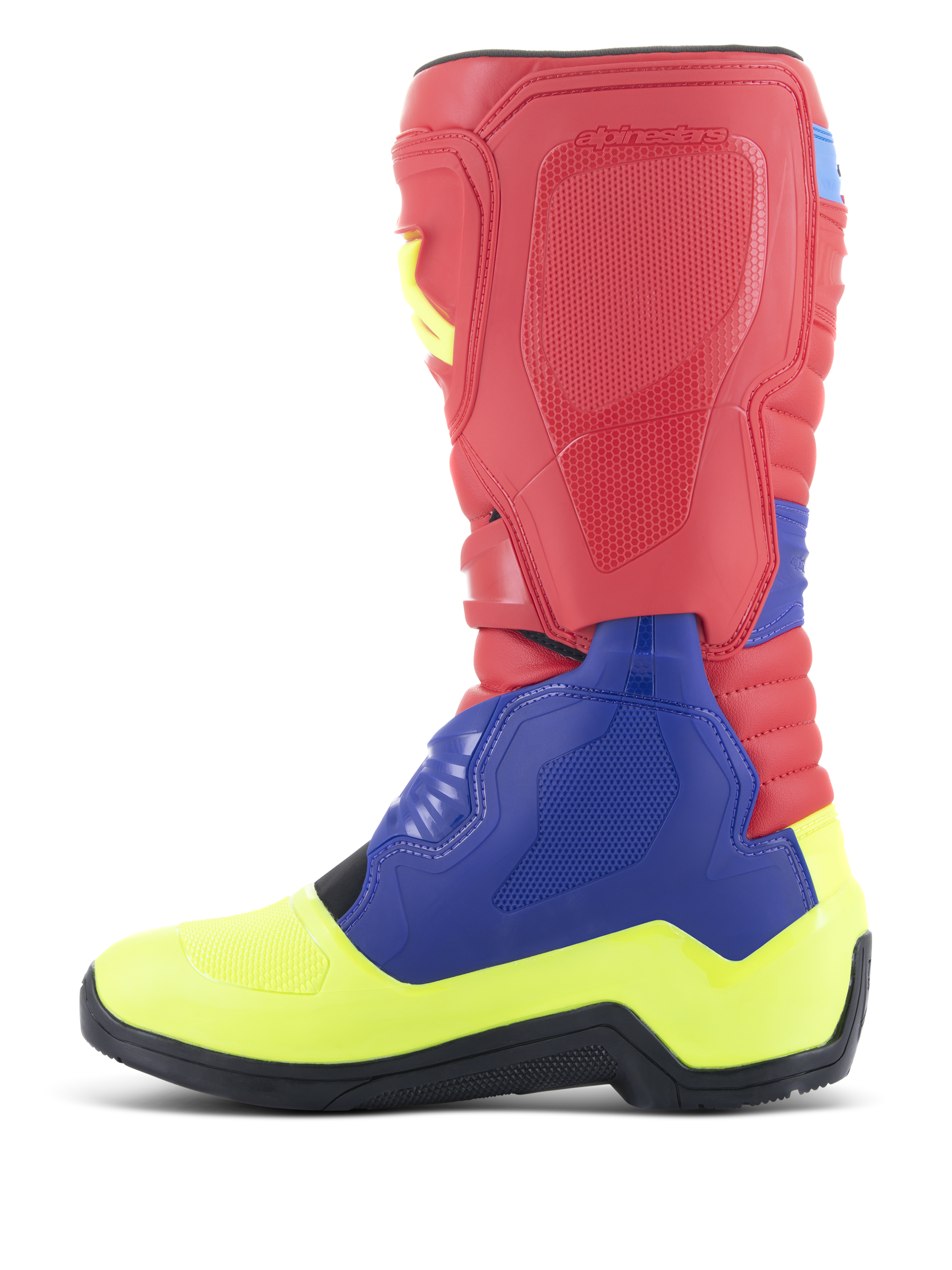 Alpinestars Tech 3 laarzen, motorcrosslaarzen, helderrood, donkerblauw en fluogeel, zijaanzicht, voorzien van een levendig veelkleurig ontwerp met beschermende TPU-panelen, een versterkte voetschaal en een zwarte rubberen buitenzool met hoge grip.