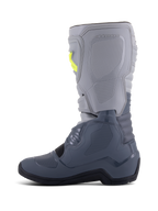Alpinestars Tech 3 laarzen, motorcrosslaarzen, donkergrijs, lichtgrijs en zwart, zijaanzicht met lichtgrijze bovenkant en donkergrijze onderkant met gele gespaccenten, TPU-beschermingsplaten en een duurzame zwarte zool.