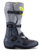 Alpinestars Tech 3 laarzen, motocrosslaarzen, donkergrijs, lichtgrijs en zwart, zijaanzicht met drie zwarte polymeer gespen, TPU-beschermingspanelen en een felgeel Alpinestars-logo op de bovenzijde van het scheenbeen