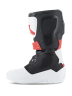 Bottes Alpinestars Youth Tech 3S, bottes de motocross, blanc, noir et rouge vif, vue de profil, avec panneaux de protection en TPU durable et tige en microfibre, semelle et pointe blanches avec section du mollet noire et accents rouge vif, chaussures de protection tout-terrain pour jeunes pilotes