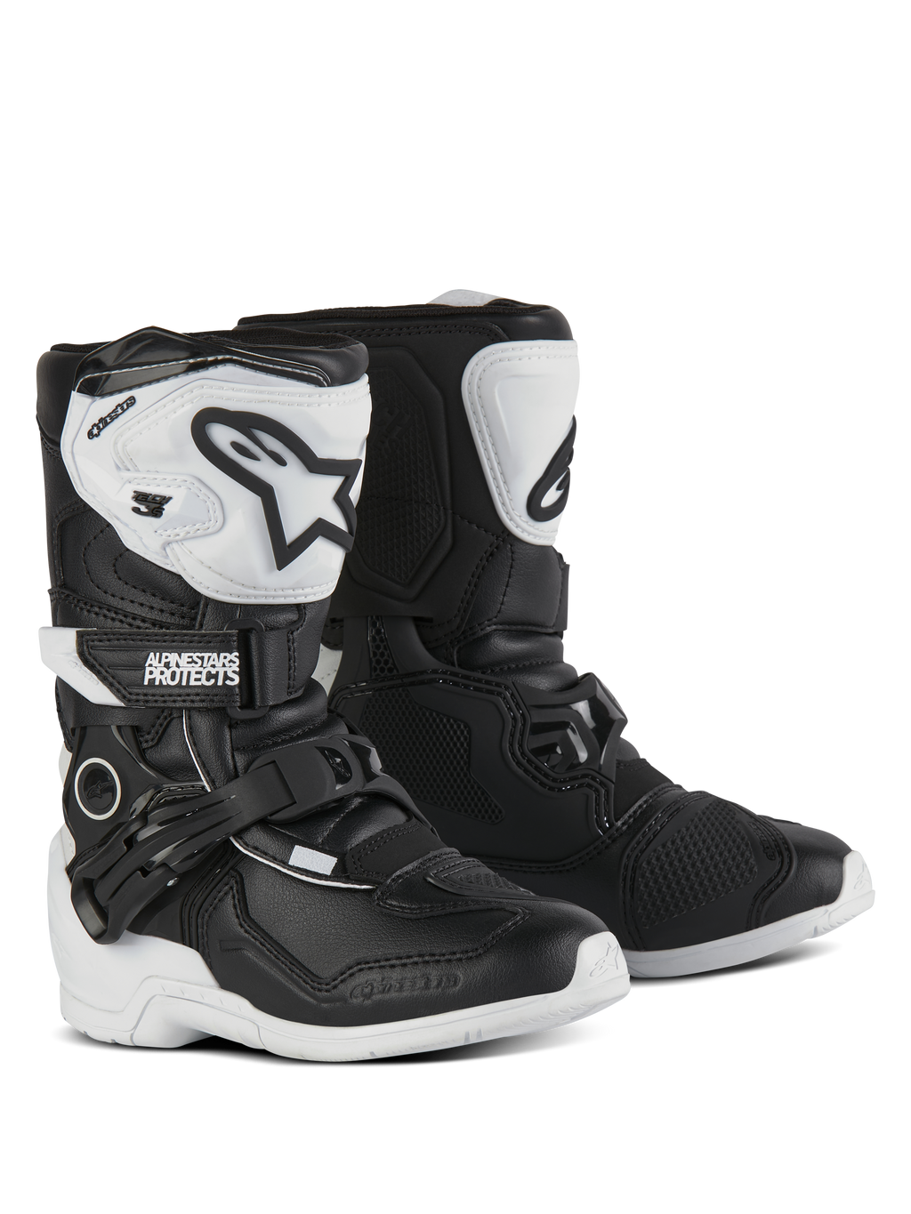 Bottes Alpinestars Tech 3S pour enfant, bottes de motocross, noir et blanc, avec plaques de tibia en TPU blanc et logos Alpinestars noirs, boucles réglables et fermetures auto-agrippantes, semelles extérieures en caoutchouc durable pour la protection tout-terrain des jeunes pilotes.