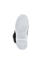 Alpinestars Kids Tech 3S Boots, motorcrosslaarzen, witte rubberen buitenzool, geprofileerd loopvlak voor off-road grip, voorzien van het Alpinestars-logo en woordmerk aan de onderzijde.