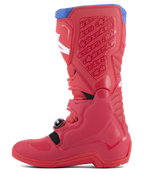Alpinestars Tech 5 laarzen, motocrosslaarzen, felrood en donkerrood met Alpine Blue-accenten, zijaanzicht met constructie uit meerdere panelen, beschermende polymeerplaten, witte logo's en gespsysteem voor off-road rijden