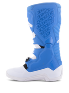 Alpinestars Tech 5 Stiefel, Motocross-Stiefel, Blau und Weiß, Seitenprofil zeigt mediale Seite mit geprägtem Branding, strukturierte Griffflächen und strapazierfähige weiße Sohle für Offroad-Schutz.