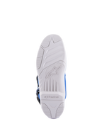 Alpinestars Tech 5 Stiefel, Motocross-Stiefel, Blau und Weiß, Sohlenansicht mit weißer Gummiaußensohle, geprägtem Alpinestars-Logo und strukturiertem Profilmuster, langlebige Konstruktion für den Offroad-Einsatz