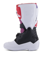 Alpinestars Youth Tech 7S laarzen, motorcrosslaarzen, White Black Rainbow, binnenaanzicht met witte scheenplaat en Tech Series-logo in reliëf, zwart onderste gedeelte en opvallende roze en rode accenten, duurzame beschermende uitrusting voor off-road rijden door jongeren
