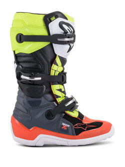 Alpinestars Youth Tech 7S Boots, bottes de motocross tout-terrain, gris foncé, rouge fluo et jaune fluo, avec semelle blanche et fermetures à boucles multiples, construction robuste pour jeunes pilotes