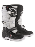 Bottes Alpinestars Youth Tech 7S, bottes de motocross pour enfant, noires et blanches, avec système de fermeture à boucles ajustables, protège-tibia en TPU et système de pivot, construction durable avec semelles à crampons pour la conduite tout-terrain