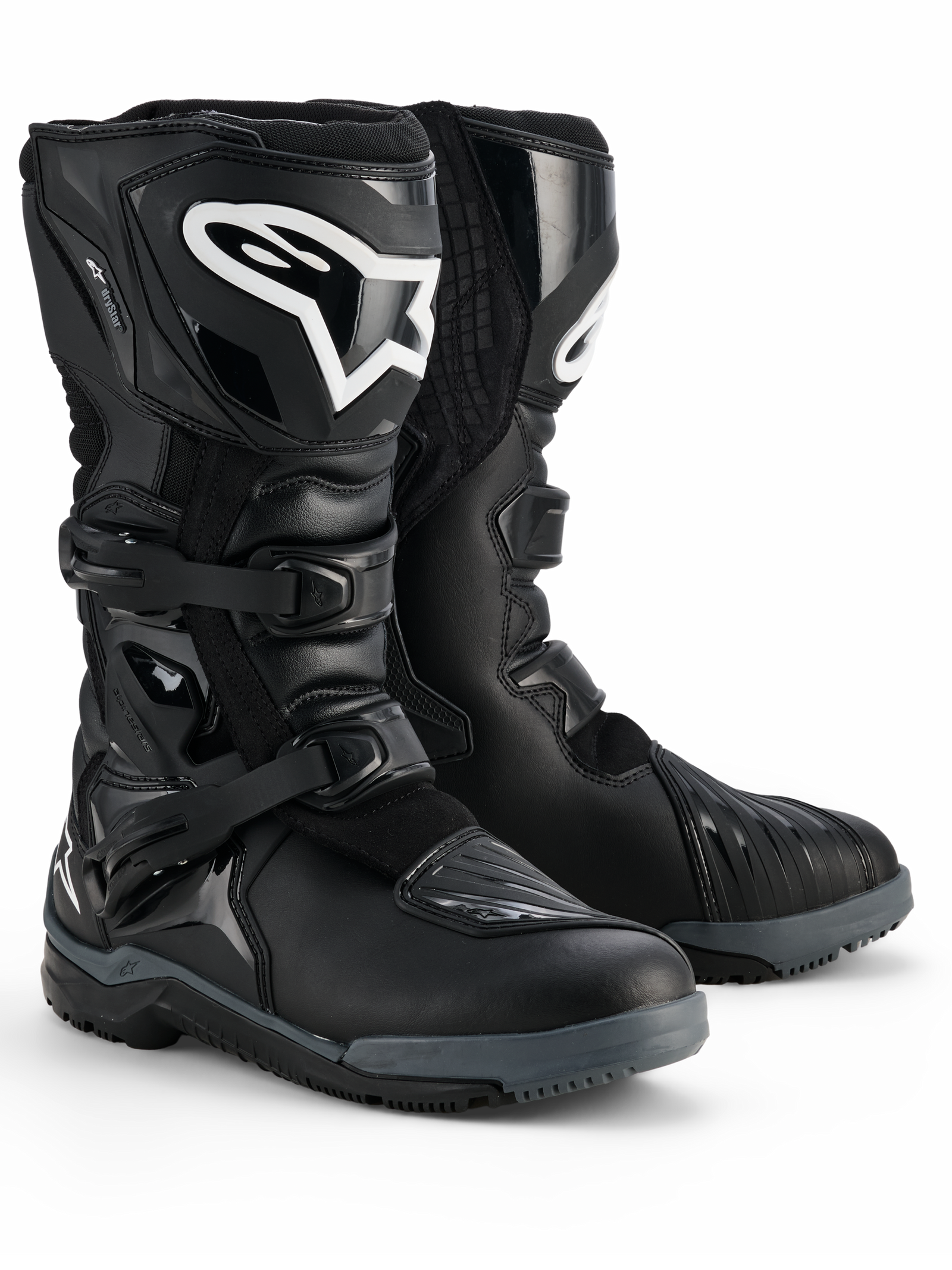 Alpinestars Corozal V2 Adventure Drystar® laarzen, zwarte motorlaarzen, hoog adventure-ontwerp met een sluitsysteem met twee gespen, wit Alpinestars-logo op de scheenplaat en een robuuste all-terrain zool voor off-road- en touring-prestaties