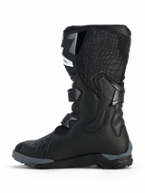 Alpinestars Corozal V2 Adventure Drystar® laarzen, adventure motorlaarzen, zwart, zijaanzicht met een constructie van meerdere materialen, gespsluitingen en een robuuste all-terrain zool