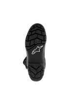 Alpinestars Belize Drystar® Stiefel, Adventure-Touring-Motorradstiefel, Unteransicht der schwarzen vulkanisierten Gummisohle mit grobstolligem Profil für überlegenen Grip und weißem Alpinestars-Sternlogo