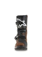 Alpinestars Belize Drystar® Stiefel, Adventure-Tourenstiefel, Braun (geölt) und Schwarz, Vorderansicht mit TPU-Schienbeinplatte und weißem Stern-Logo, dualem Schnallenverschlusssystem und robuster profilierter Sohle