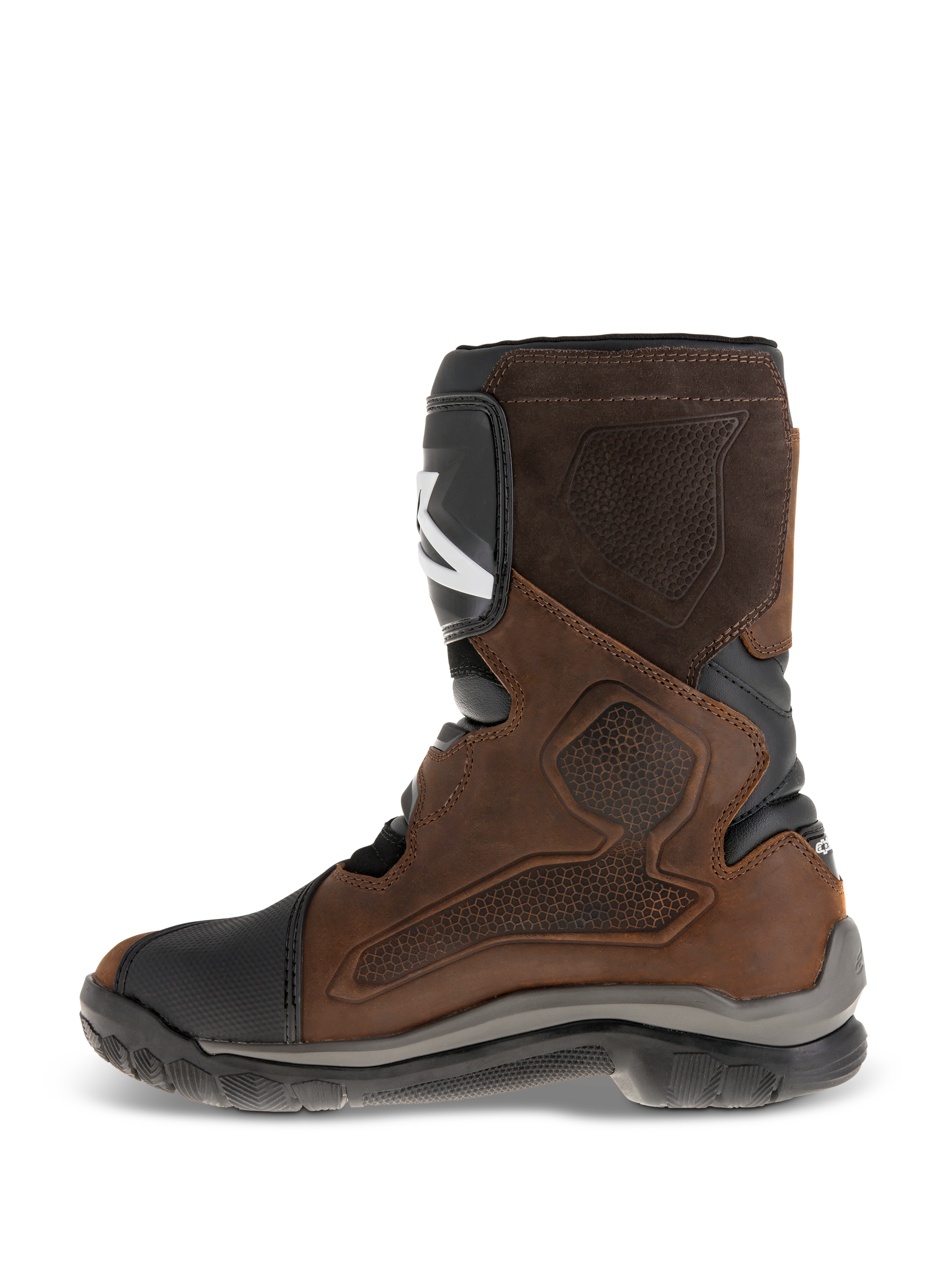 Alpinestars Belize Drystar® Stiefel, halbhohe Adventure-Touring-Motorradstiefel, geöltes braunes Leder mit schwarzen und grauen Akzenten, zeigt die Innenseite mit einem großen heißgepressten texturierten Grip-Panel, TPU-Schienbeinplatte und robuster vulkanisierter Gummisohle