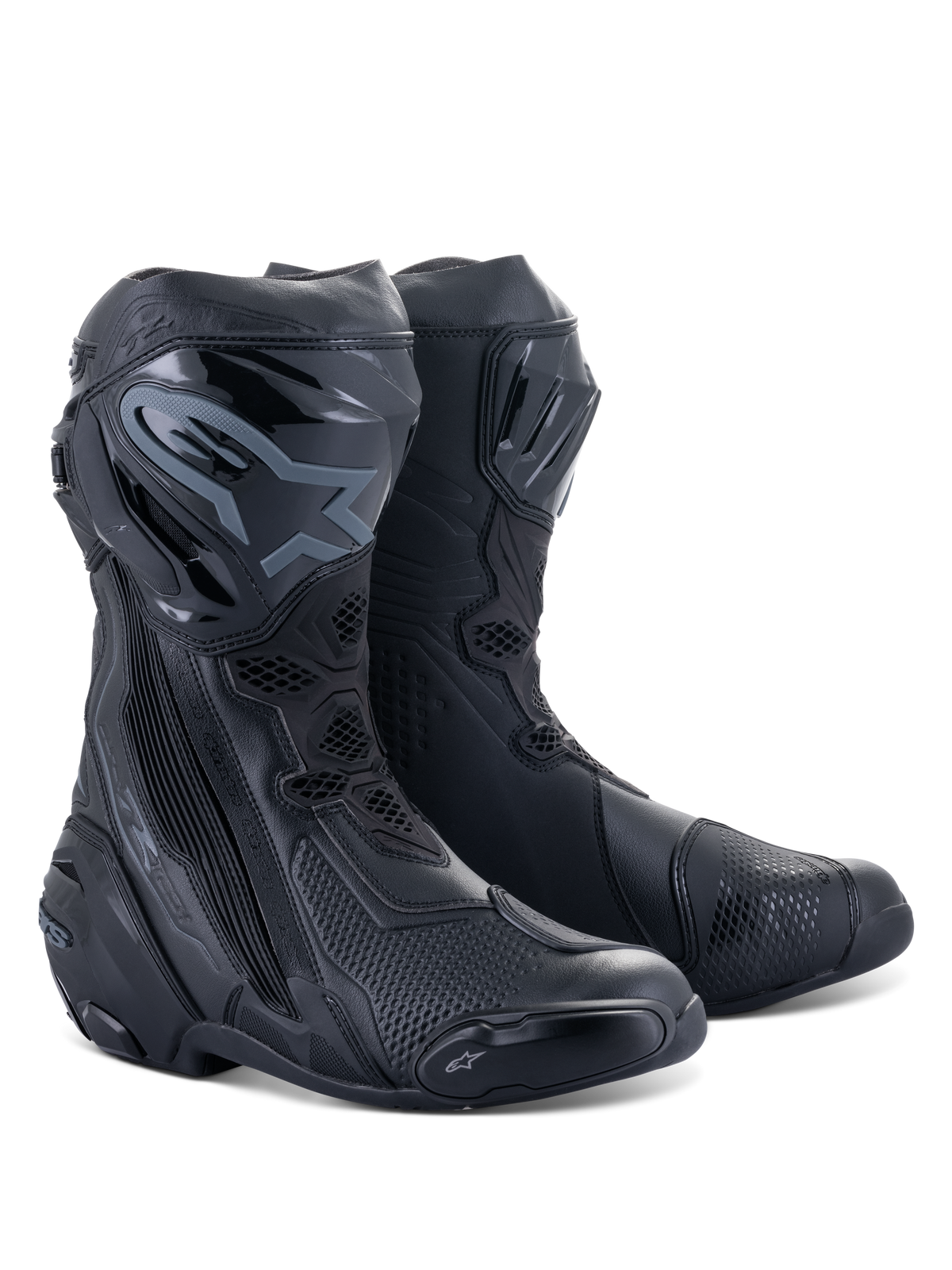 Alpinestars Supertech R laarzen, motor race-laarzen, zwart op zwart, voorzien van beschermende TPU-scheenplaten, vervangbare sliders en een gestroomlijnd performance-ontwerp voor rijden op de weg en het circuit.