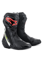 Alpinestars Supertech R Stiefel, Performance-Motorradrennstiefel, Schwarz mit rotem Alpinestars-Logo auf dem Schienbein, weiße und fluoreszierend gelbe Akzente, technische Mikrofaser-Konstruktion, schützende TPU-Schienbeinplatten