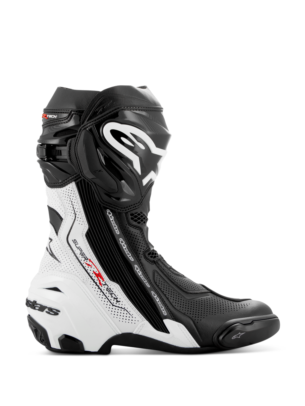 Bottes Alpinestars Supertech R Vented, bottes de course moto, noires et blanches avec des accents rouges, profil latéral présentant de nombreuses perforations pour la respirabilité, grand logo blanc sur le tibia et sliders de protection en TPU