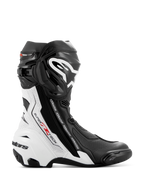Bottes Alpinestars Supertech R Vented, bottes de course moto, noires et blanches avec des accents rouges, profil latéral présentant de nombreuses perforations pour la respirabilité, grand logo blanc sur le tibia et sliders de protection en TPU