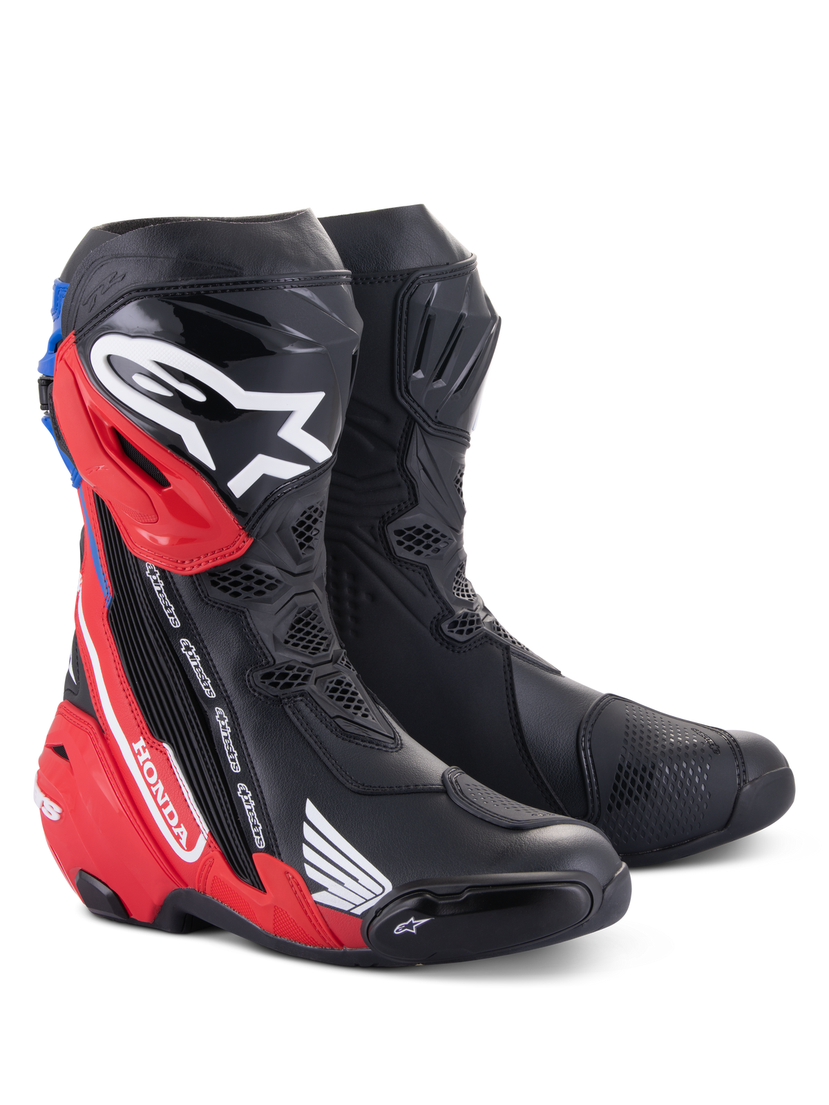 Alpinestars Honda Supertech R laarzen, motorrace-laarzen, zwart met felrood en blauw, voorzien van TPU-scheenbeschermers, Honda-branding en een geavanceerd aerodynamisch ontwerp voor prestaties op het circuit en op de weg.