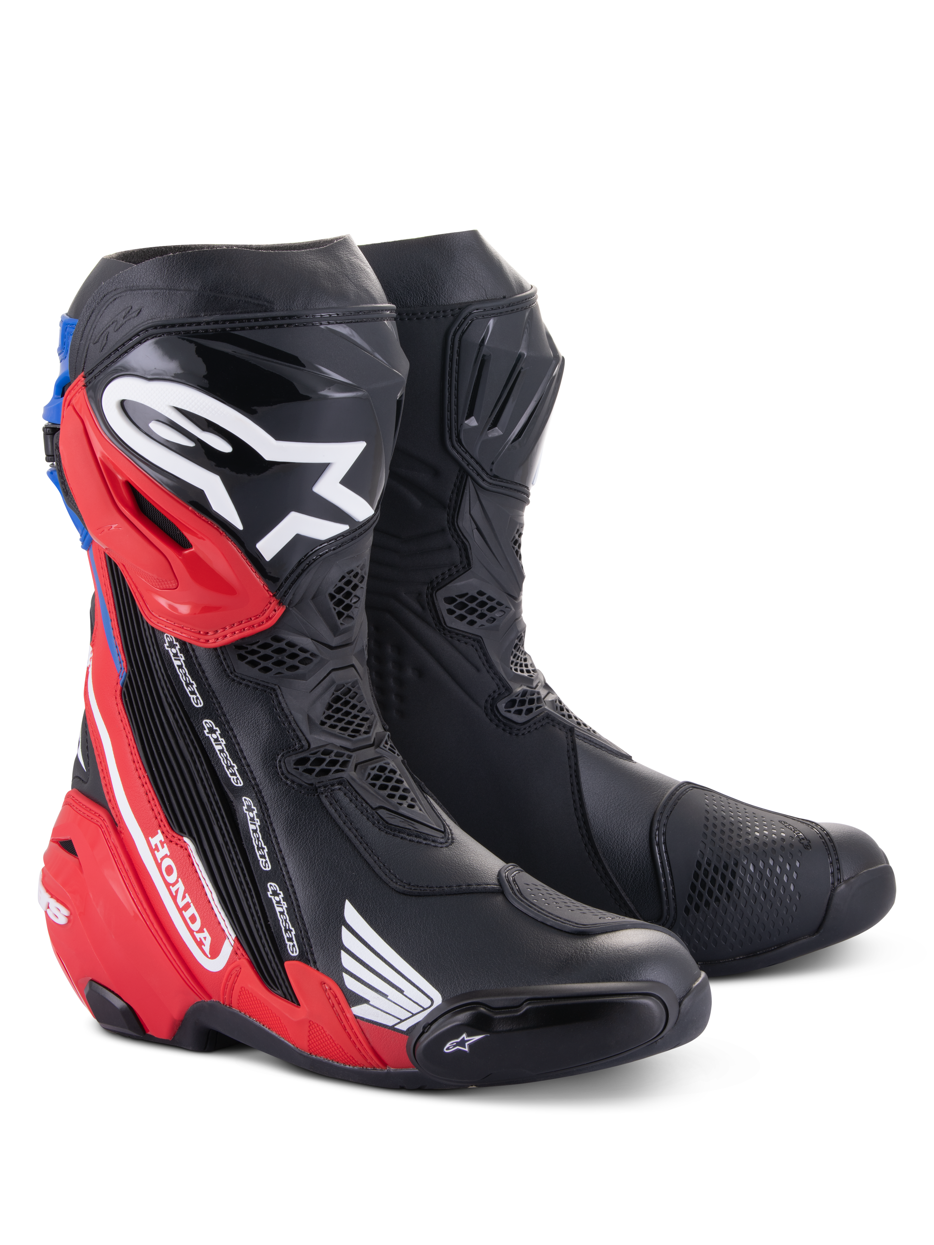 Alpinestars Honda Supertech R laarzen, motorrace-laarzen, zwart met felrood en blauw, voorzien van TPU-scheenbeschermers, Honda-branding en een geavanceerd aerodynamisch ontwerp voor prestaties op het circuit en op de weg.