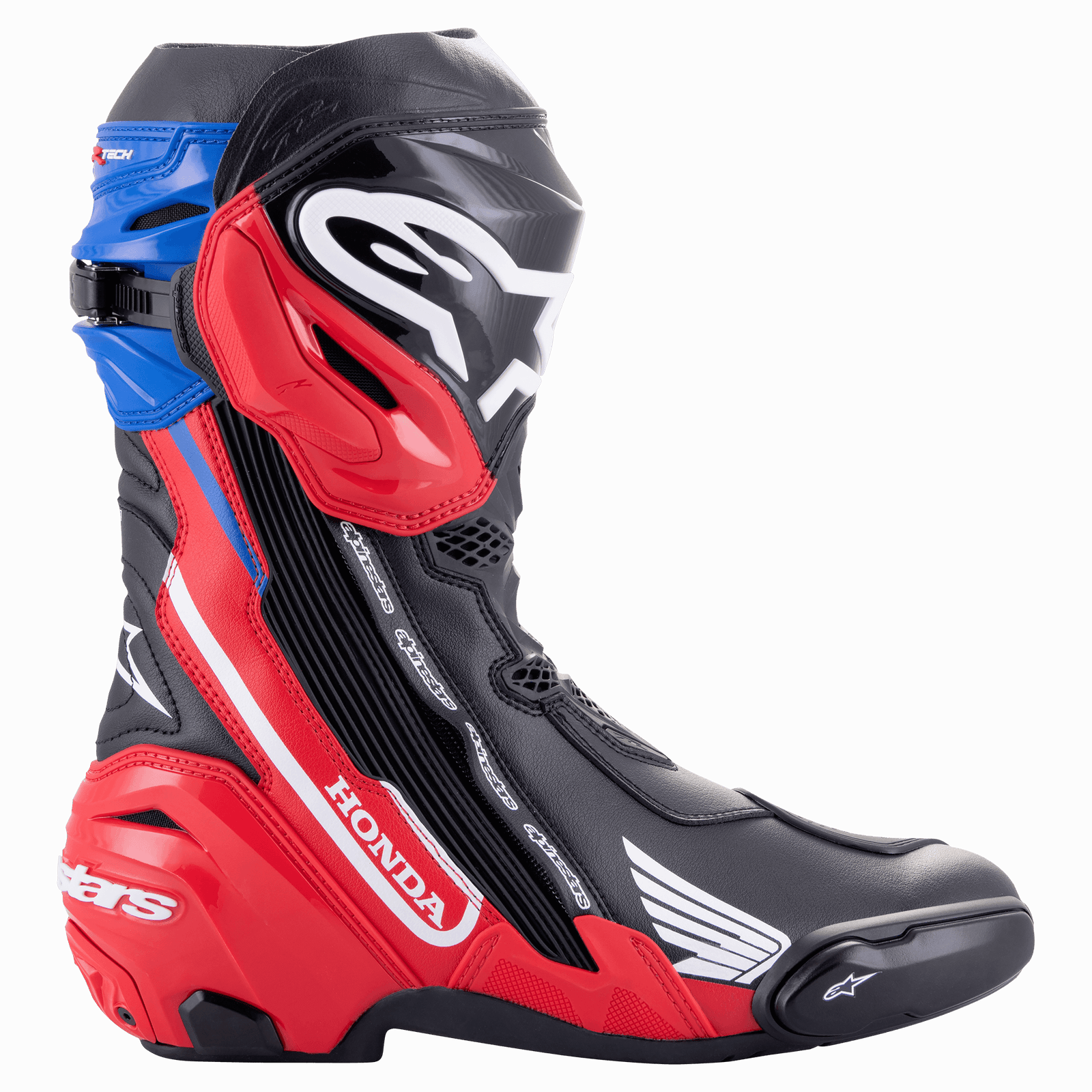 Bottes Alpinestars Honda Supertech R, bottes de course de moto professionnelles, noir, rouge vif et bleu, vue de profil avec logos Honda et Alpinestars blancs bien visibles, plaque de protection du tibia en TPU et sliders de pointe et de talon remplaçables.