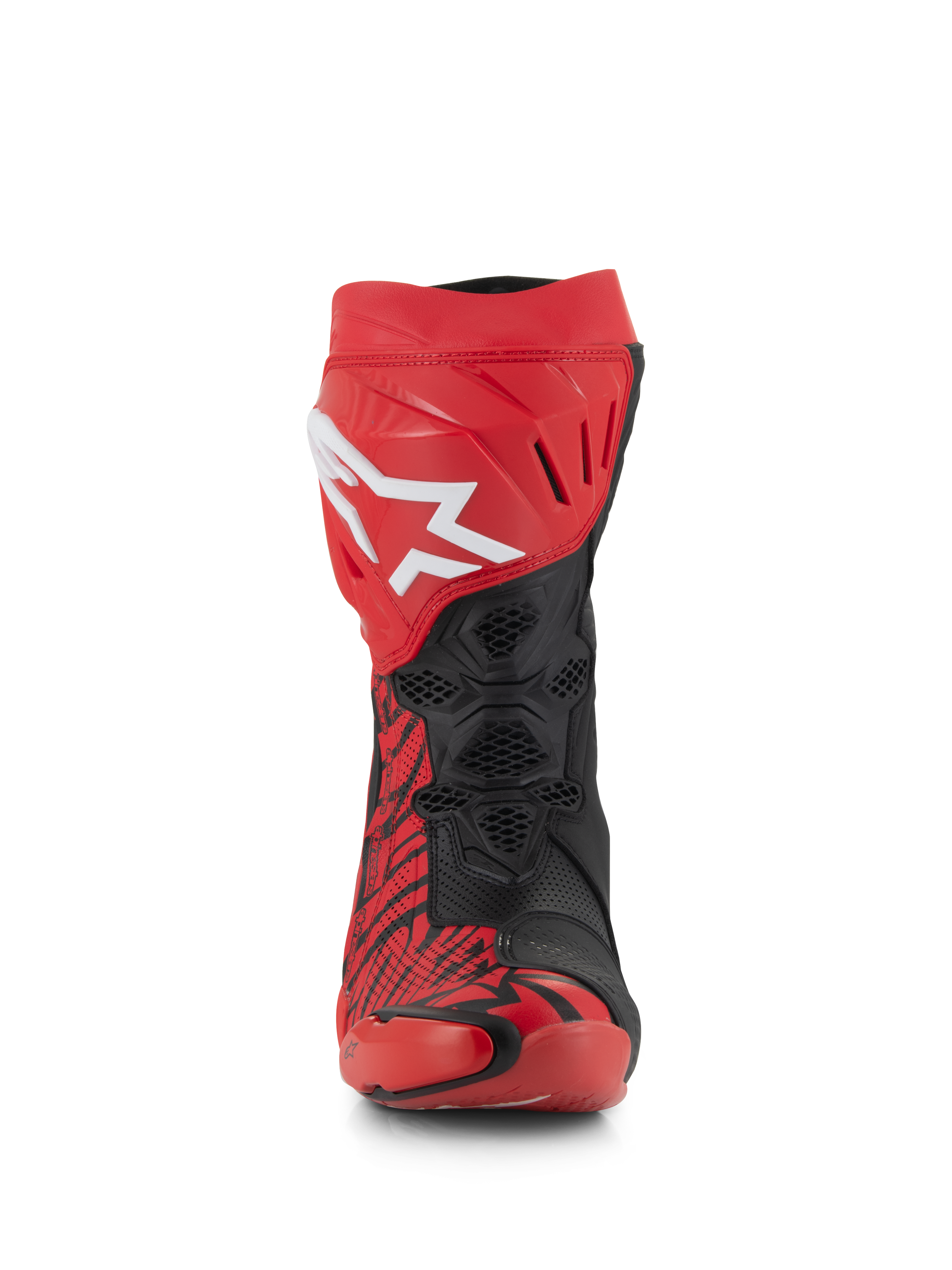Alpinestars Supertech R LE Pecco Bagnaia Belüftete Stiefel, rot-schwarze Rennstiefel, Vorderansicht, mit einem großen weißen Alpinestars-Logo auf der roten Schienbeinplatte, schwarzen perforierten Mesh-Zonen für maximalen Luftstrom und markanten rot-schwarzen Grafikmustern.