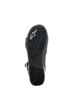 Alpinestars SP-X BOA® laarzen, onderaanzicht van de zool, zwart, voorzien van een rubberen buitenzool met textuur en wit sterlogo, asymmetrisch hielontwerp voor stabiliteit en gespecialiseerde loopvlakpatronen voor grip op de voetsteunen