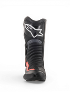 Alpinestars SMX-6 V2 Vented laarzen, zwarte en grijze motorlaars voor motorracing met fluorescerend rode accenten, vooraanzicht met geperforeerd bovenwerk, scheenbescherming en teenschuif