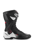 Alpinestars SMX-6 V3 Stiefel, Performance-Motorradrennstiefel, Schwarz, Weiß und Rot, Seitenprofil mit seitlicher TPU-Knöchelstütze, verstärktem Schienbein- und Fersenschutz, perforierten Mesh-Flexzonen und austauschbaren Zehenschleifern für Rennstrecke und Straße