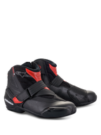 Alpinestars SMX-1 R V2 Vented Boots, bottines de moto à coupe basse, noir et rouge, avec microfibre perforée pour la circulation de l'air, protection en TPU et fermeture par sangle pour la conduite sportive sur route.