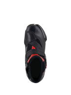 Bottes Alpinestars SMX-1 R V2 Ventilées, noir et rouge, vue de dessus montrant l'ouverture du pied et la construction supérieure, avec microfibre perforée, accents rouges et une large sangle Velcro sur le cou-de-pied.